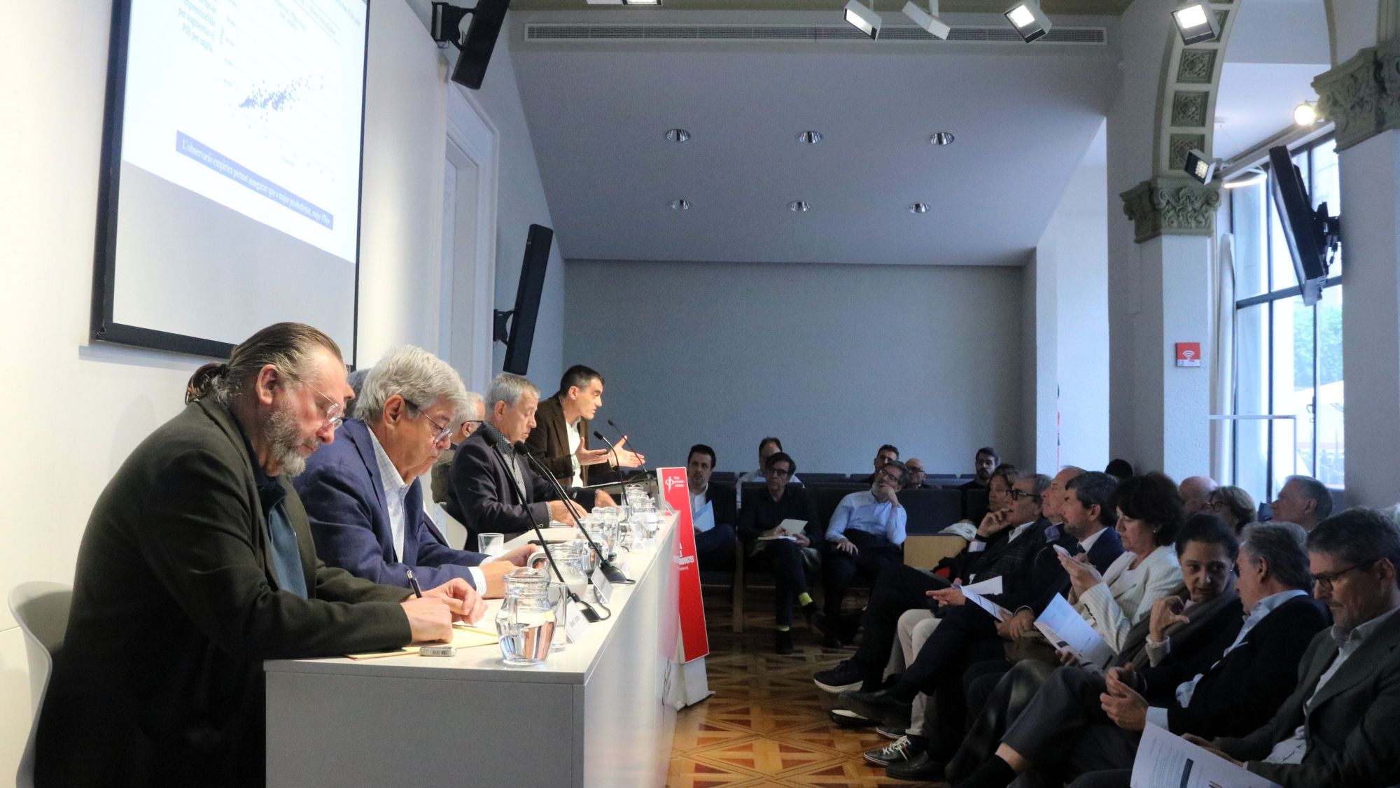 Presentació en roda de premsa de l’Informe Fènix, una anàlisi sobre el model econòmic vigent a Catalunya (2)