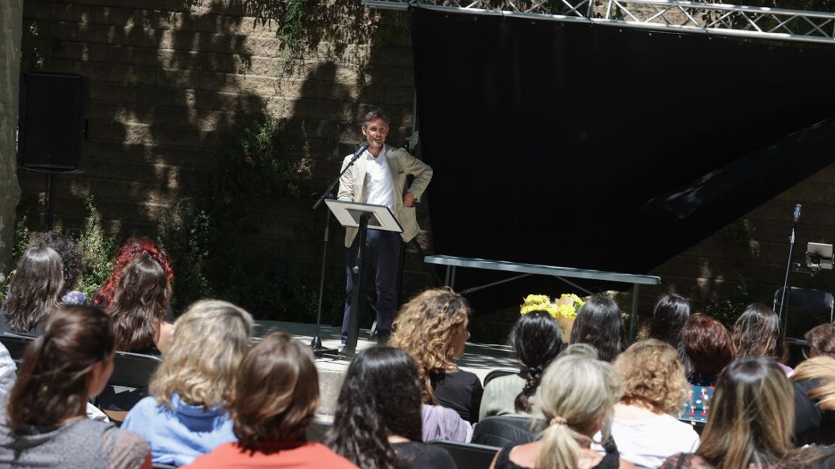 L'alcalde de Molins de Rei, Xavi Paz, durant l'entrega de premis del 27è Concurs de Narrativa Mercè Rodoreda