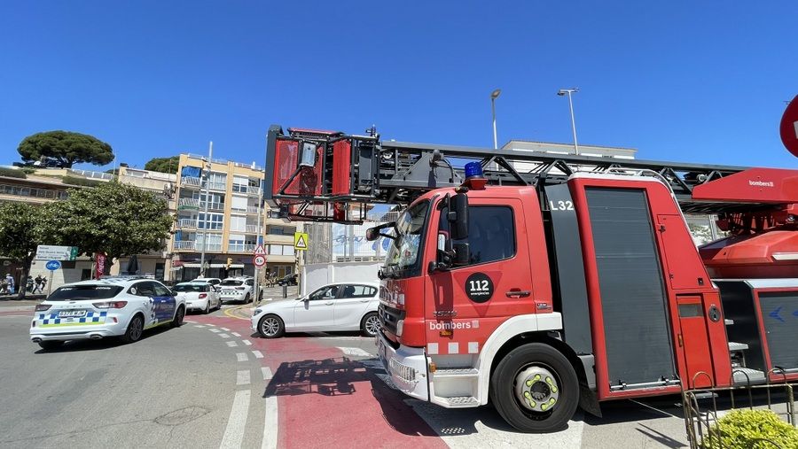 Bombers en un incendi en un restaurant de Blanes