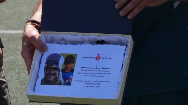 Tortosa homenatja Antonio Serrano, el bomber que va perdre la vida en l'incendi de Paüls 1