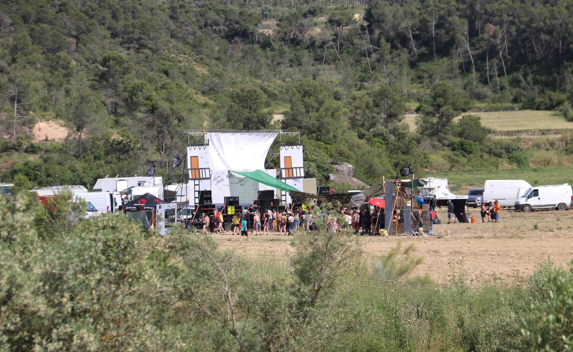 Imágenes de la 'rave' celebrada en Llardecans en 2025 | FOTO: ACN