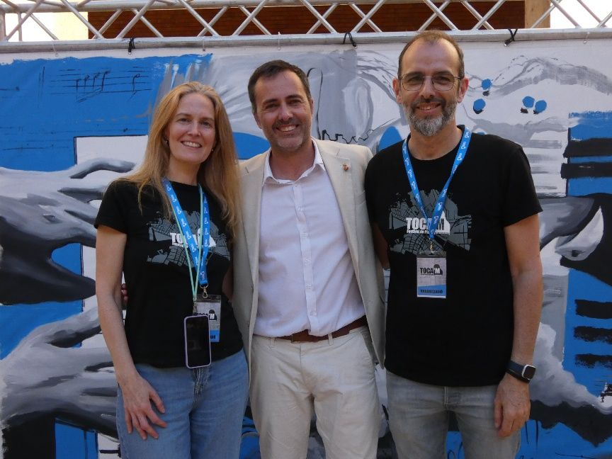 Jordi Jordan amb els directors del festival Toca'm de Tortosa