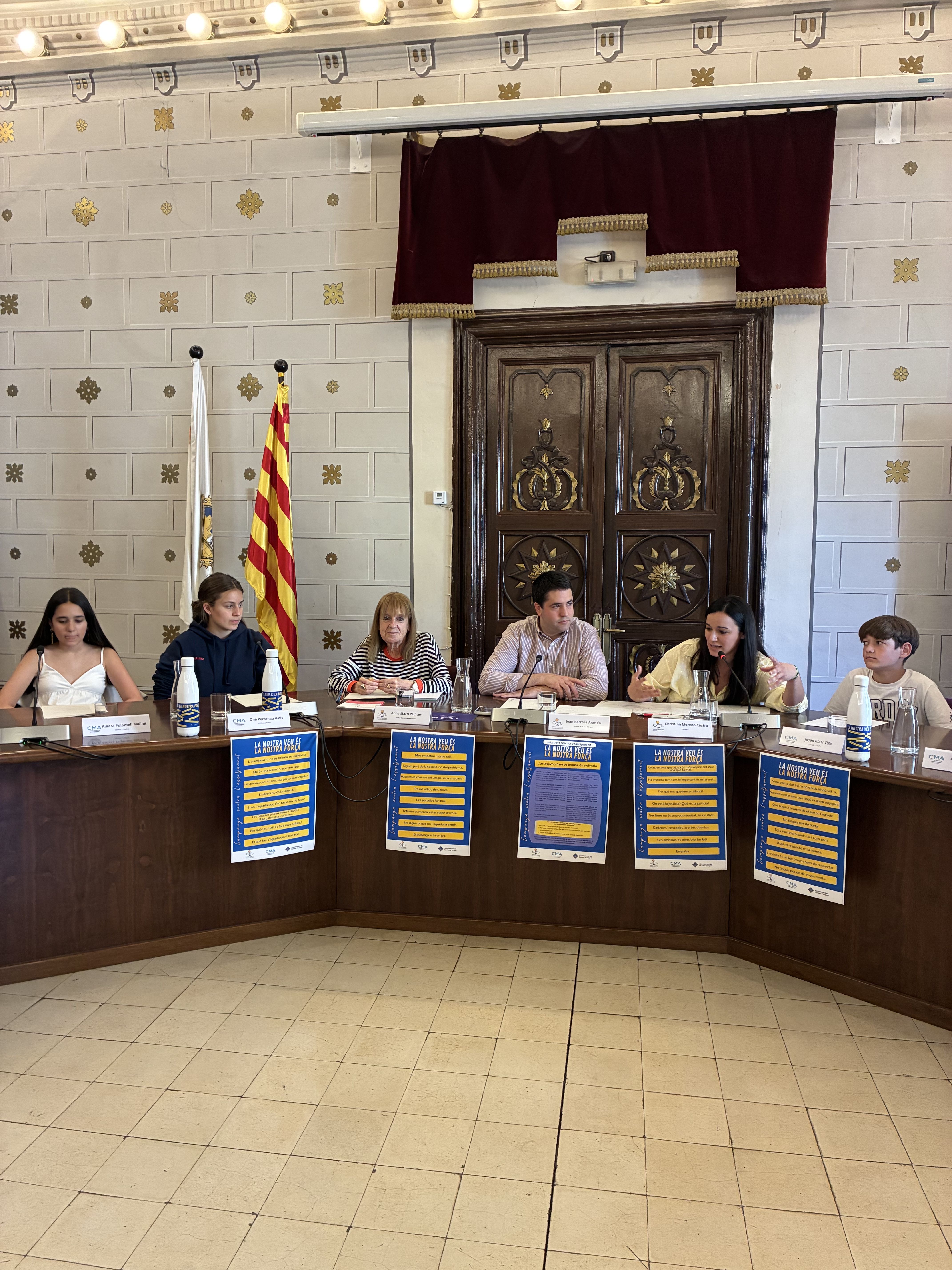 Els adolescents de la Seu alcen la veu contra el bullying amb un manifest i un mural col·laboratiu 1