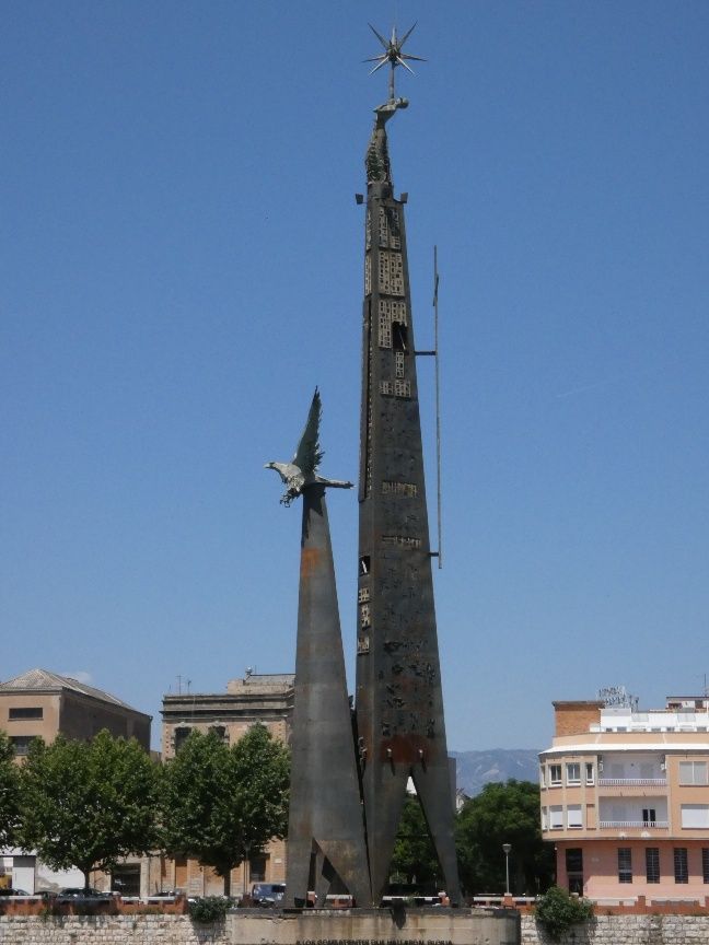 Aixequen les mesures cautelars que paralitzaven l’enretirada del monument franquista d’enmig del riu 1