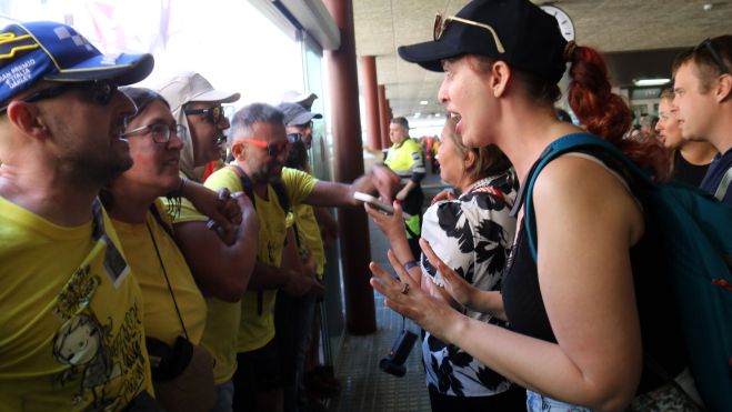 Els docents bloquegen l'estació del Cremallera a Montserrat