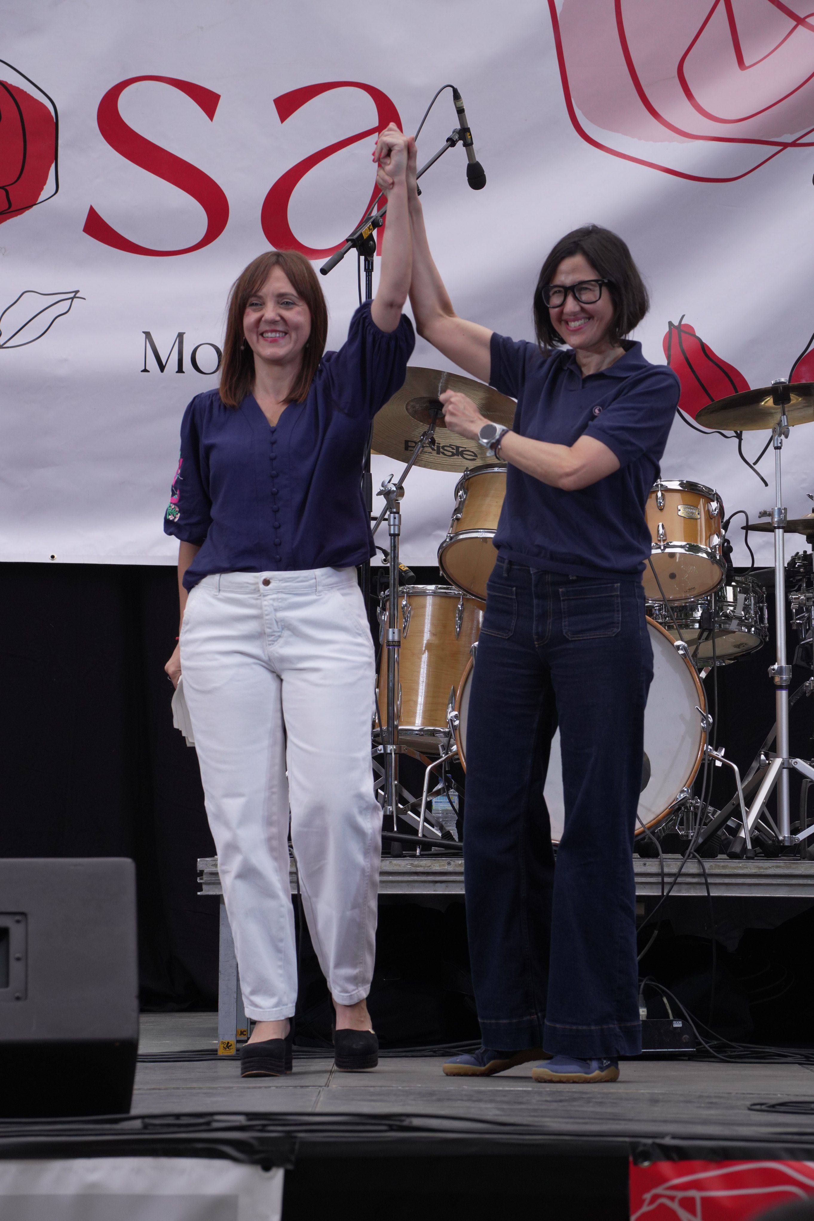 L'alcaldessa de Mollet, Mireia Dionisio, i la consellera Núria Parlon a la Festa de la Rosa del PSC (1)