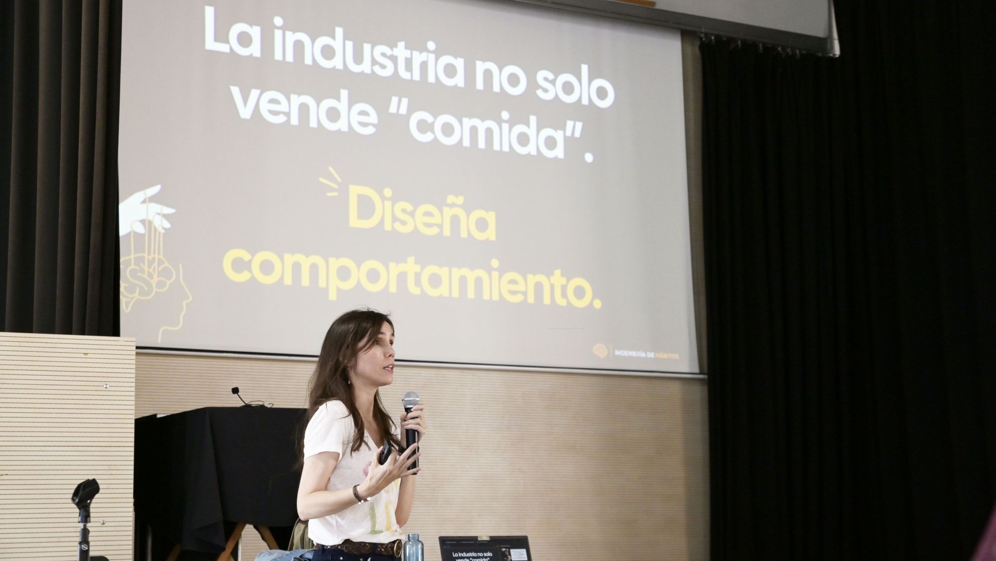 Parets aborda les addiccions invisibles en un congrés sobre benestar emocional 1