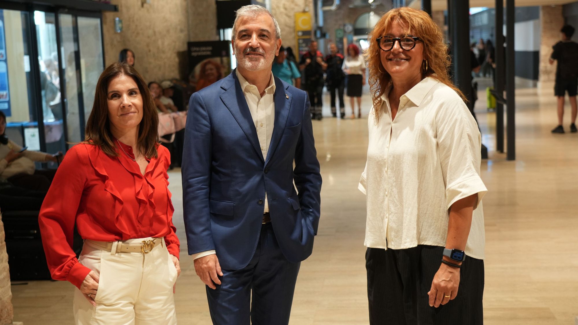 L'alcalde de Barcelona, Jaume Collboni, i la primera tinenta d'alcaldia de Barcelona, Laia Bonet, acompanyats per la directora general de BCM, Marta Labata