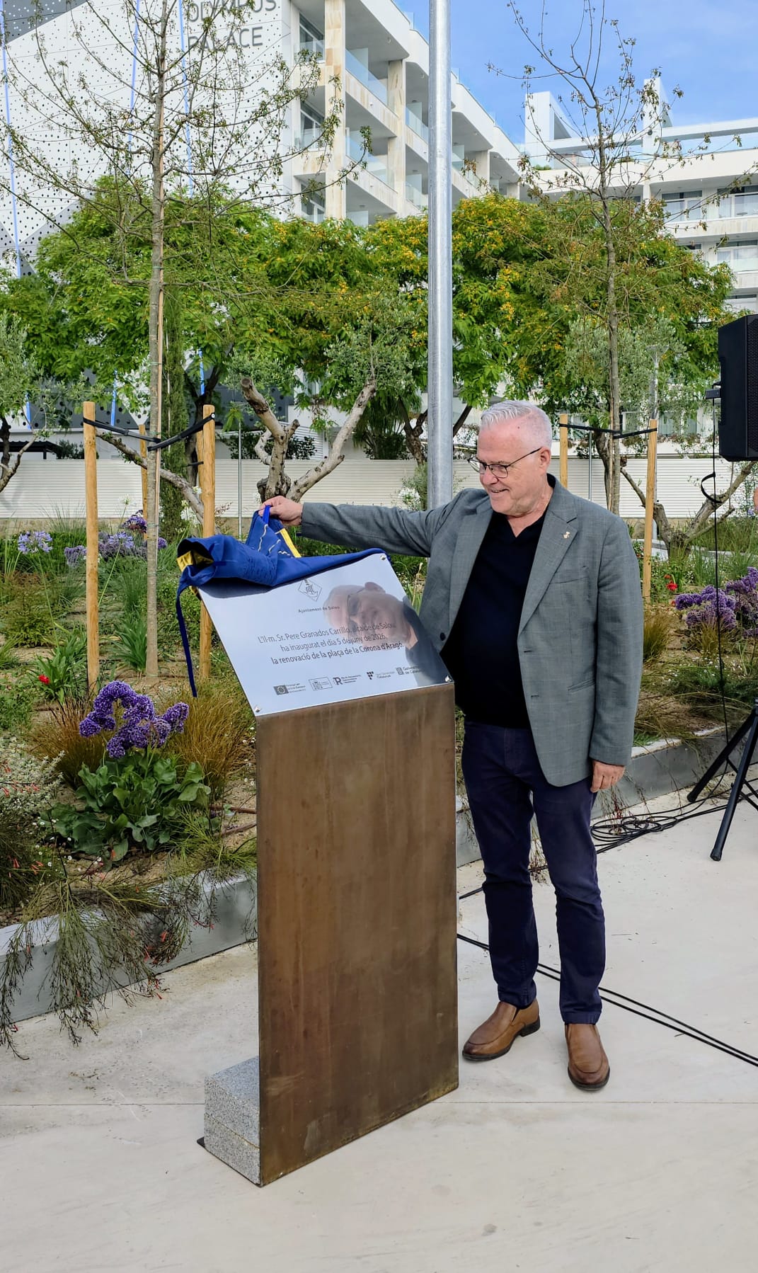 Salou inaugura la nova plaça Corona d’Aragó amb més verd, ombra i espais de convivència 1