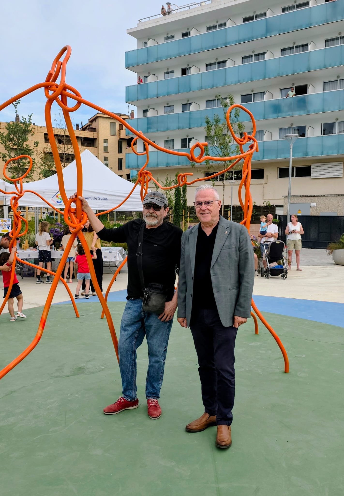 Salou inaugura la nova plaça Corona d’Aragó amb més verd, ombra i espais de convivència 2 (2)