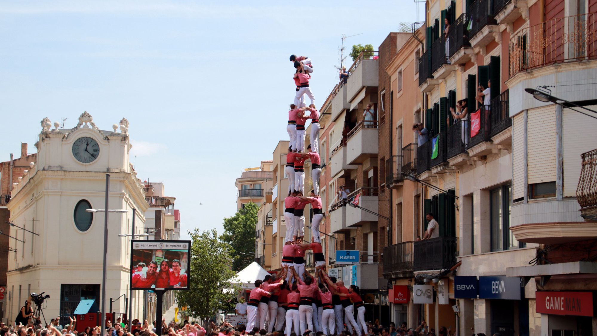 El 3d9 amb folre de la Colla Vella dels Xiquets de Valls en la primera ronda de la Diada de les colles campiones del Concurs del Castells del Vendrell