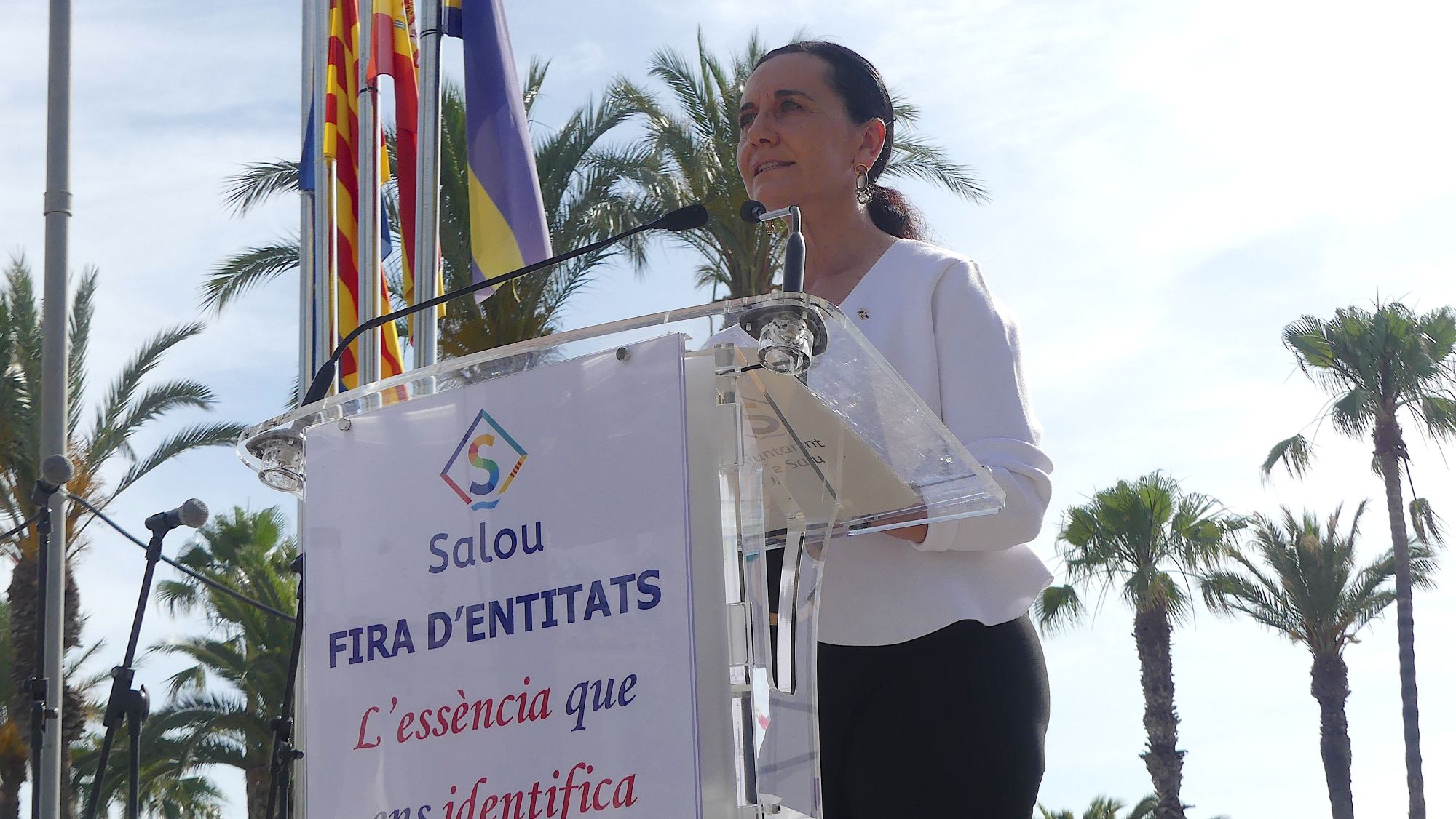 La regidora Júlia Gómez en un moment de la inauguració de la XII Fira d'Entitats de Salou