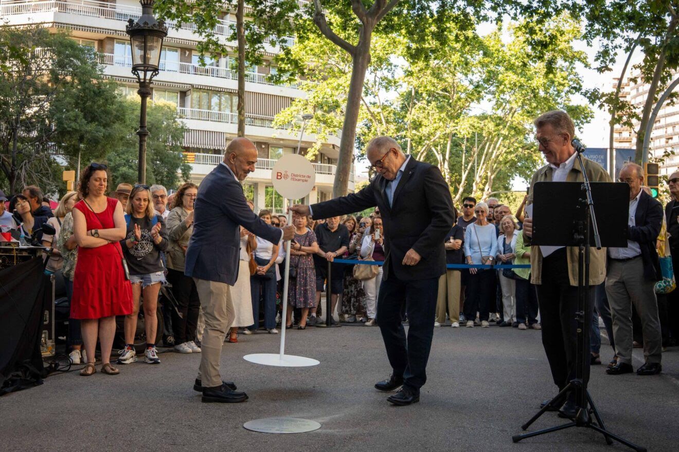 Instal·lada una placa commemorativa en el punt exacte on Antoni Gaudí va ser atropellat (2)
