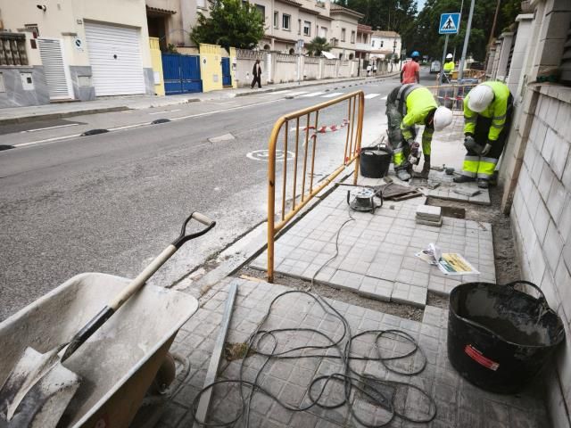 Reparació de voreres a la Bòbila Vilanova i la Geltrú