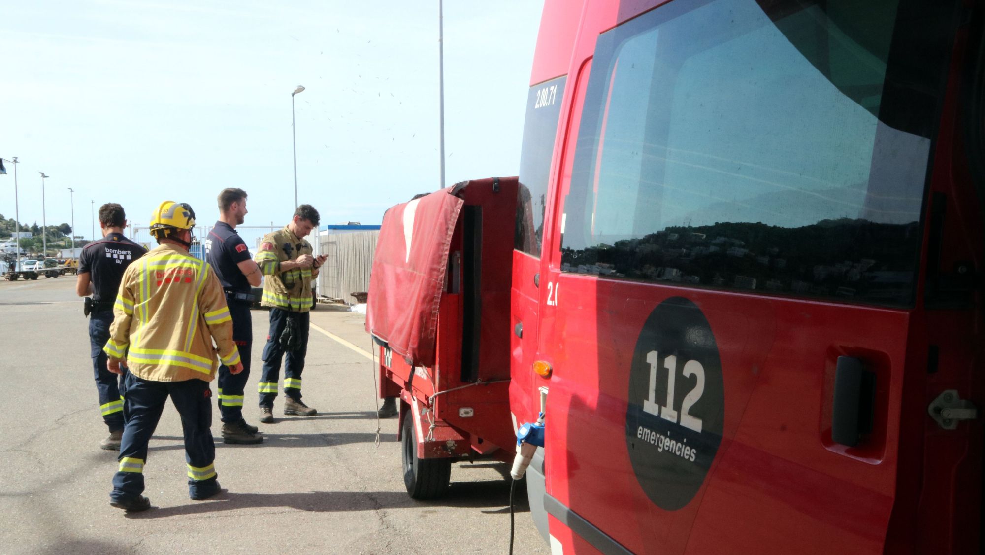 Els bombers al port de Roses
