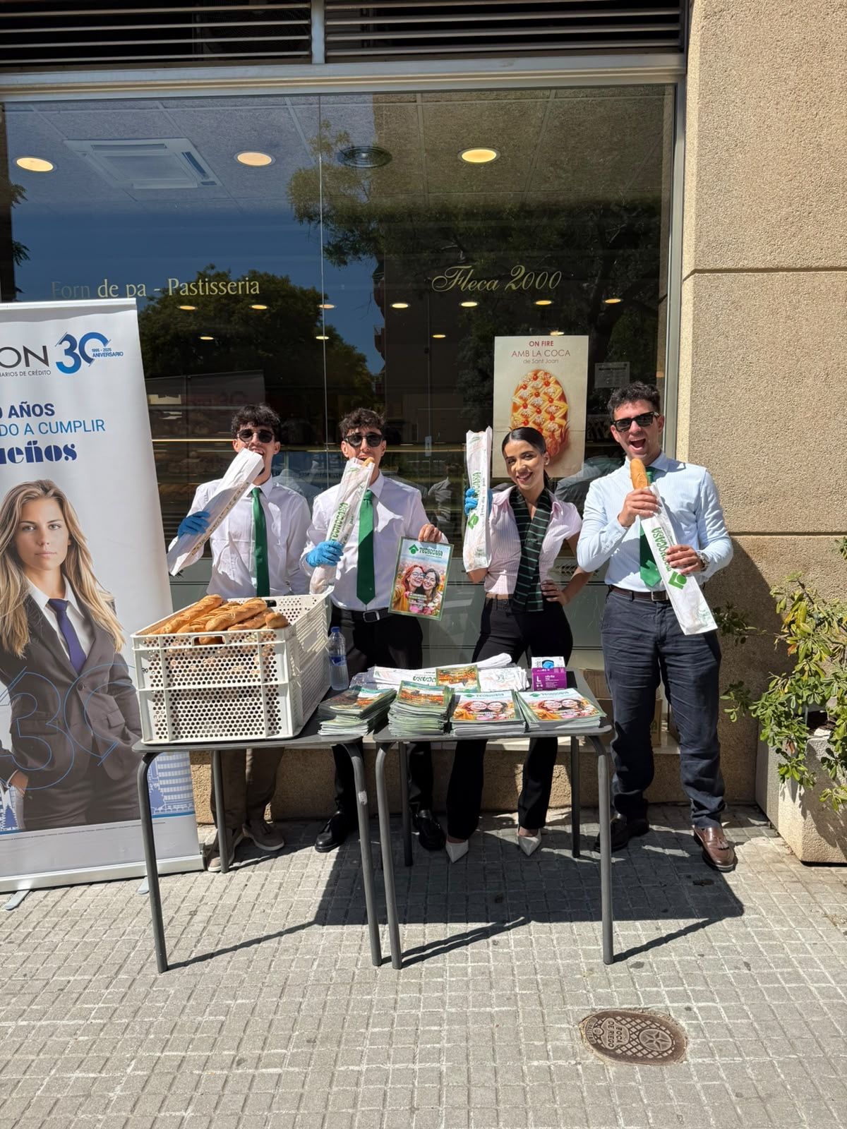 Tecnocasa reparteix pa gratis en dues zones de Tarragona per reforçar el vincle amb els barris 2