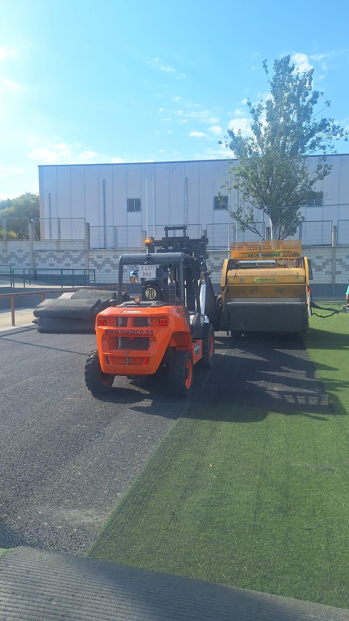 Reus canvia la gespa del camp municipal de futbol de la Pastoreta