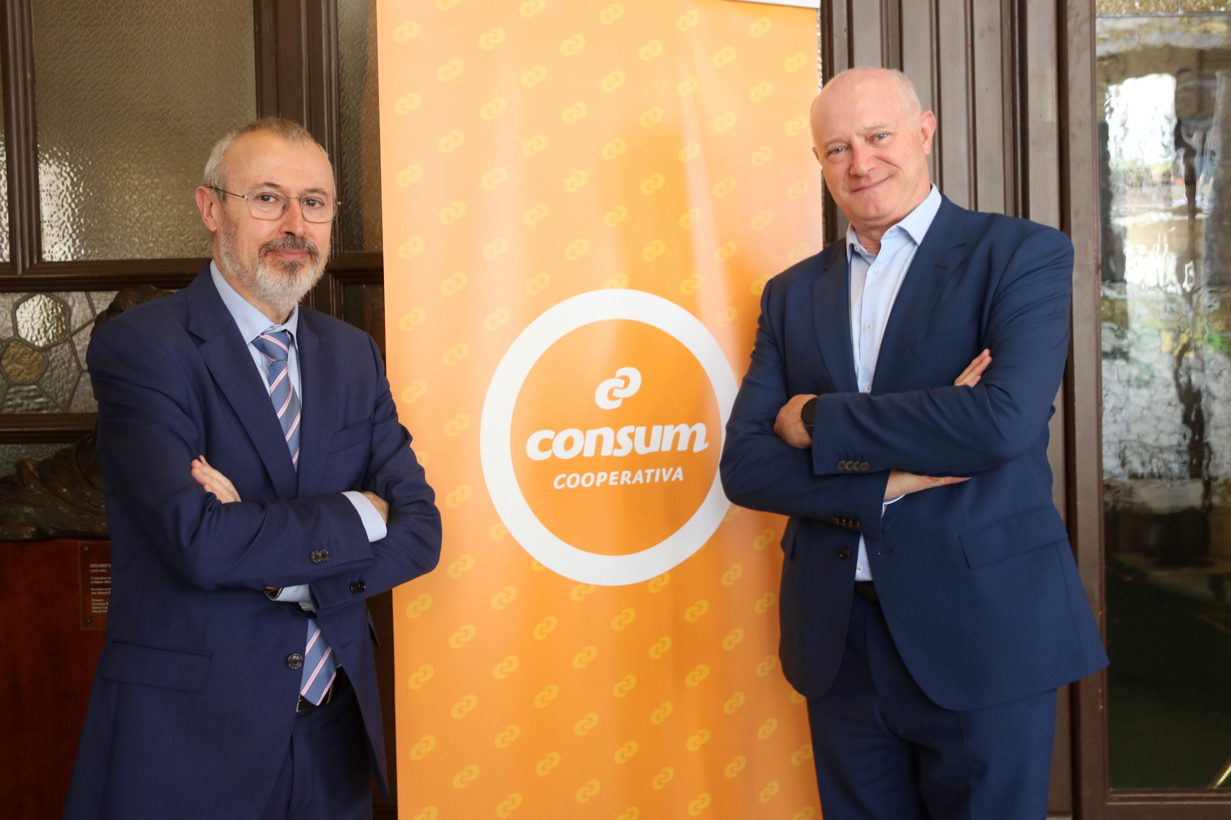 El director general de la cooperativa de supermercats Consum, Antonio Rodríguez; i el director de relacions externes, Javier Quíles