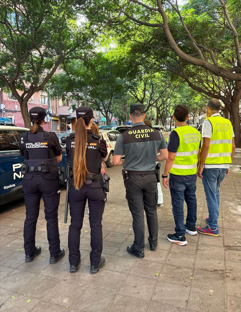 Agents de l'operació policial conjunta a l'Hospitalet