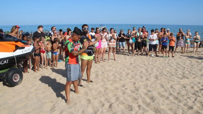 Homenatge als menors que van perdre la vida a la platja de l'Arrabassada de Tarragona