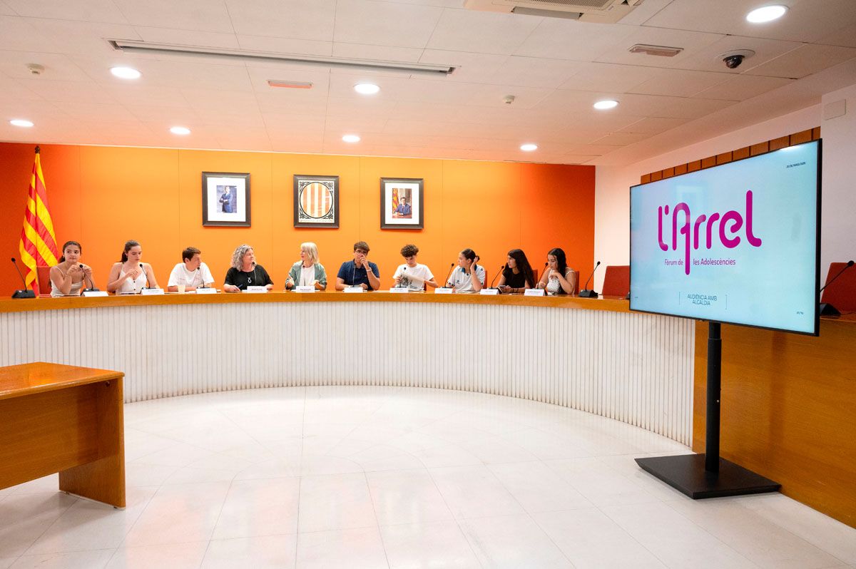 Audiència pública de l'Arrel Fòrum de les Adolescències a la Sala Plans de Granollers 1