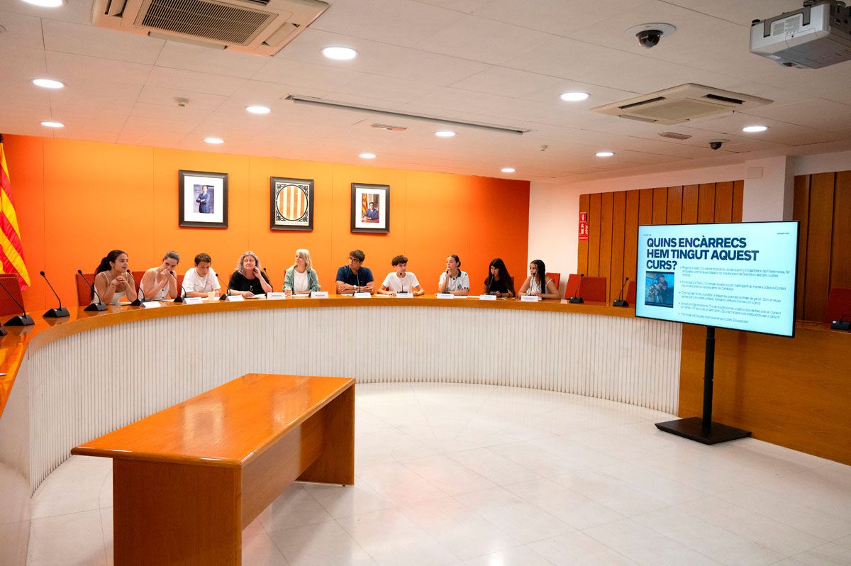 Audiència pública de l'Arrel Fòrum de les Adolescències a la Sala Plans 2