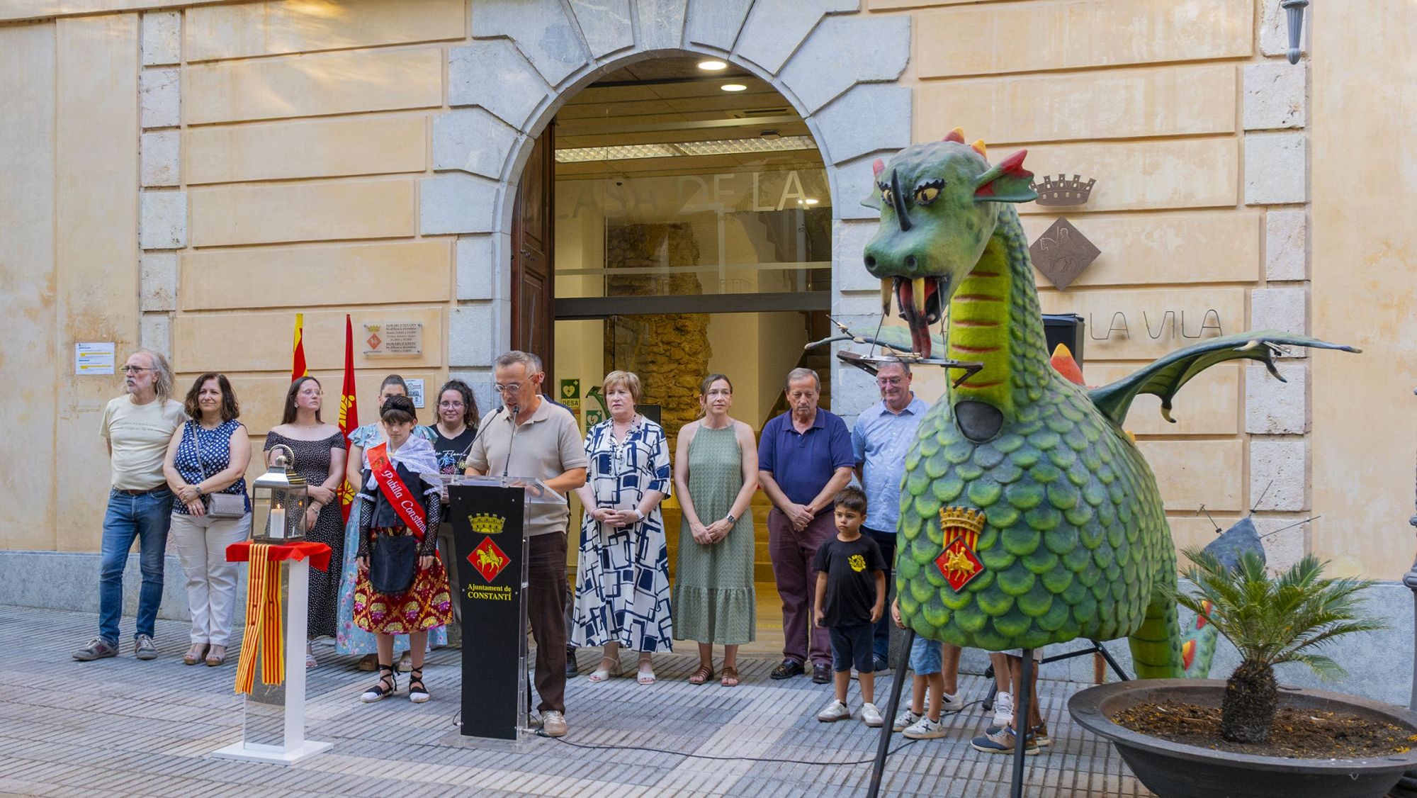 La Flama del Canigó encén la revetlla de Sant Joan a Constantí amb un homenatge a la Dragonina 2