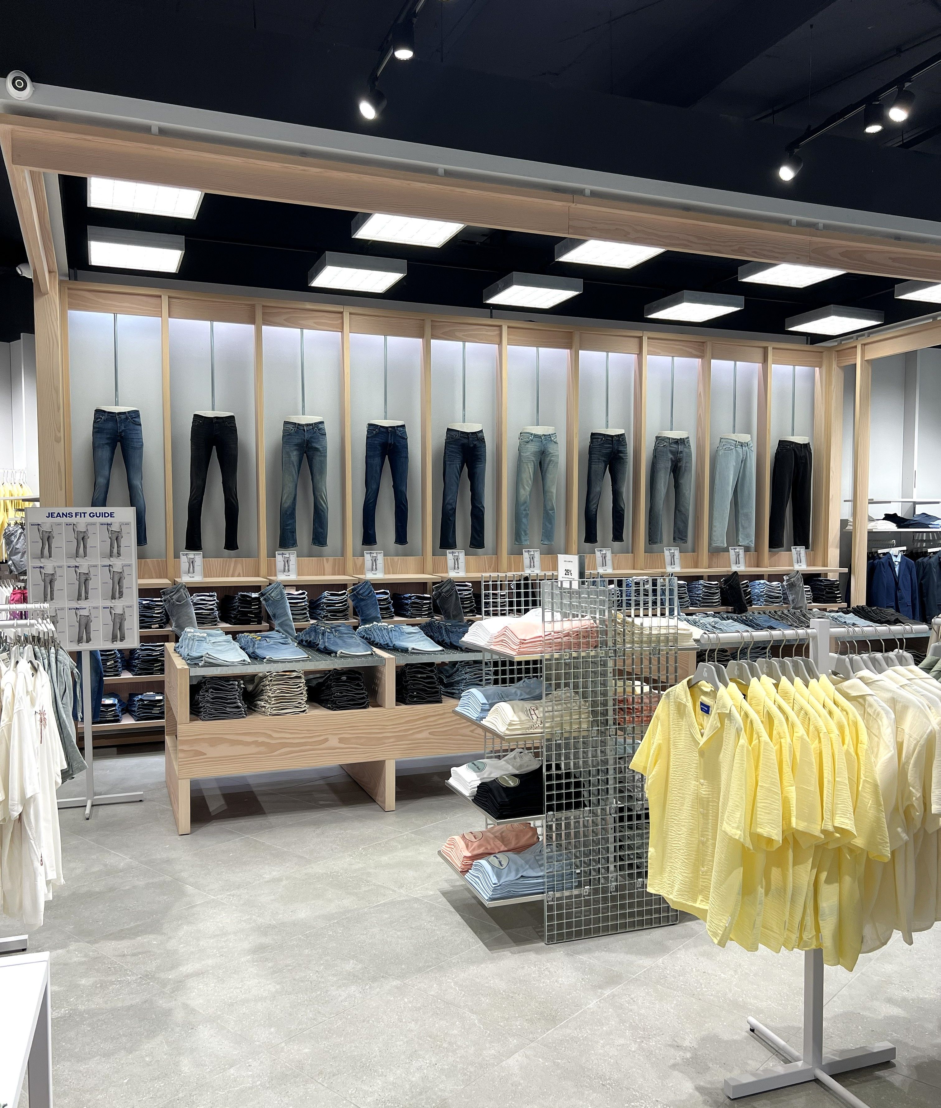 Inauguració del nou Jack&Jones de la Fira de Reus 1