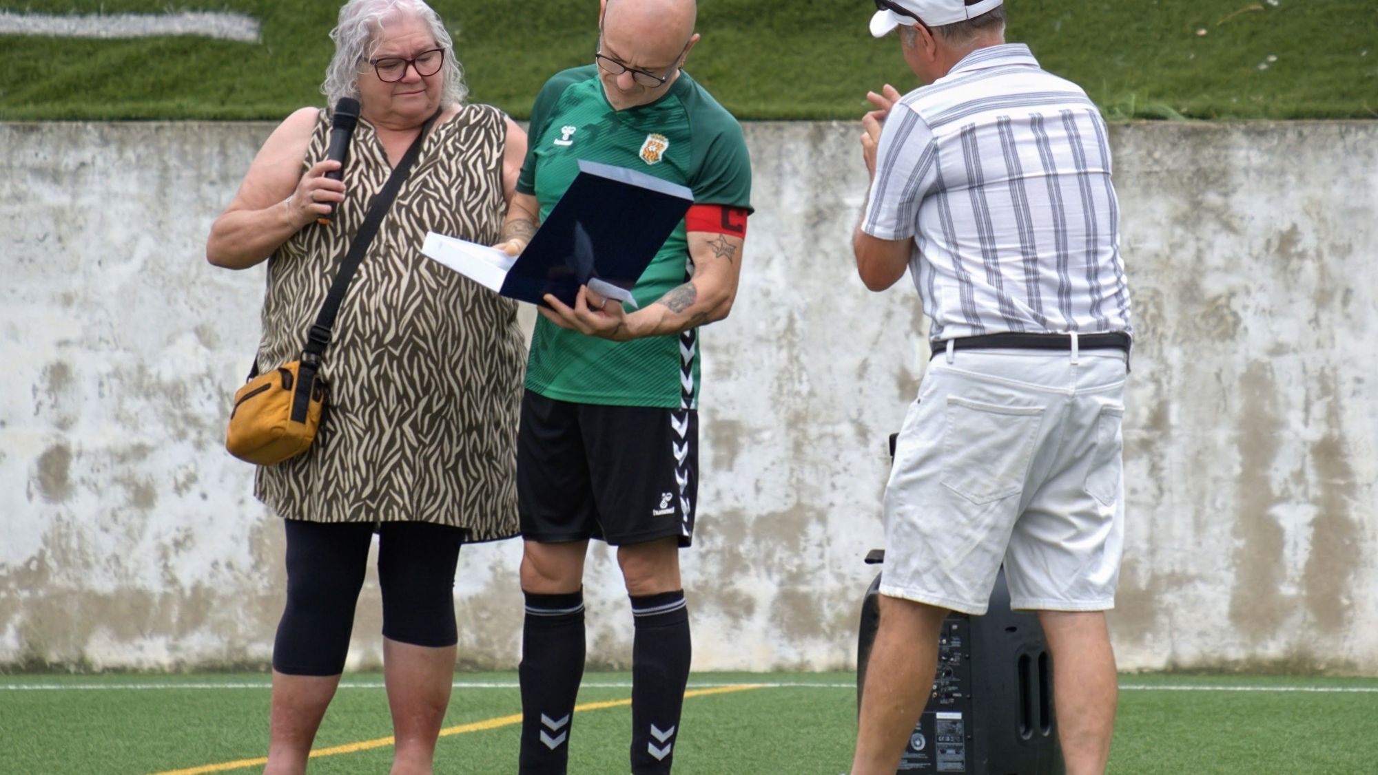 Sant Pere i Sant Pau homenatja el senyor Cañón amb un partit de futbol (2)