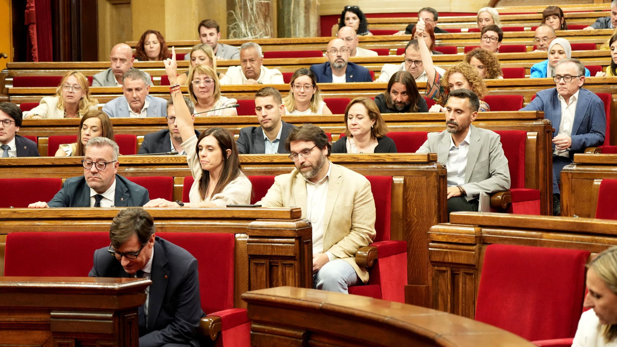 PSC i ERC voten a favor de les esmenes a la totalitat contra la proposta de Junts sobre els pisos turístics