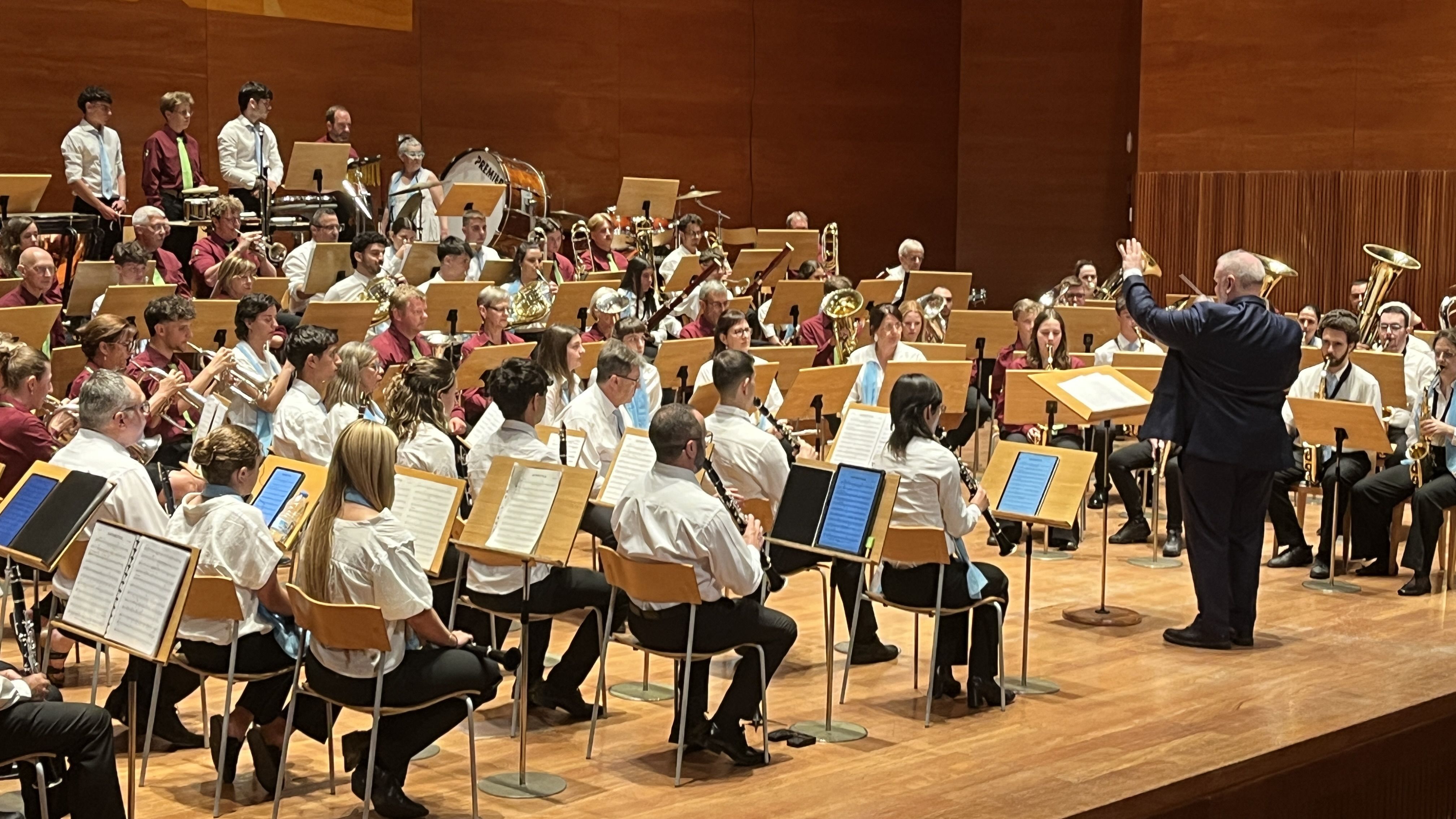 La Banda Municipal de Lleida i la Hagelands Fanfareorkest van inaugurar aquest dijous la 21a edició del festival Fem Banda a l'Auditori Enric Granados.