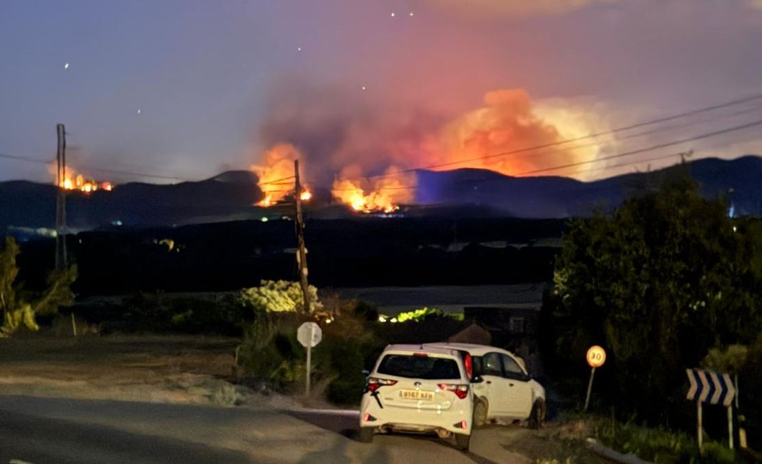 Foc al massís de les Gavarres vist des de Cruïlles