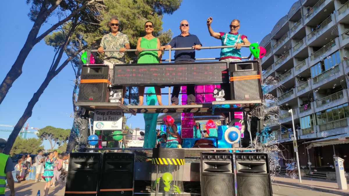 Milers de persones omplen els carrers de Salou en la segona edició de ‘Cors d’Estiu’ 3