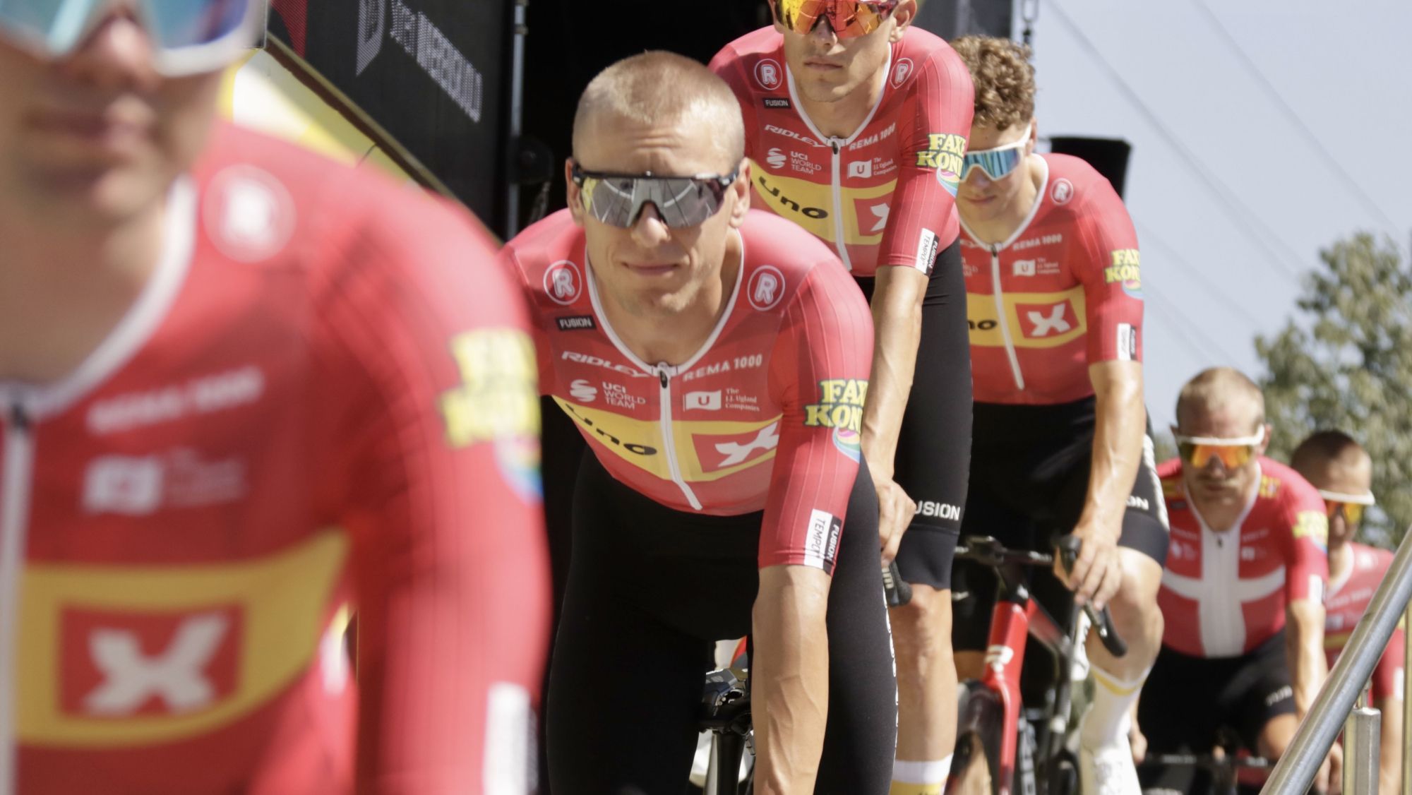 Ciclistes abans de la sortida a Granollers