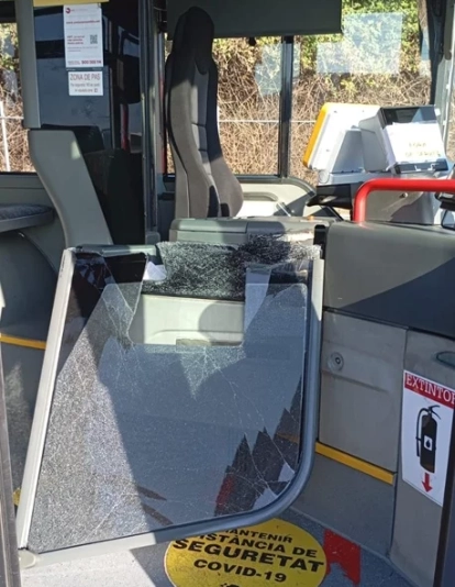 cabina destrossada autobus 85