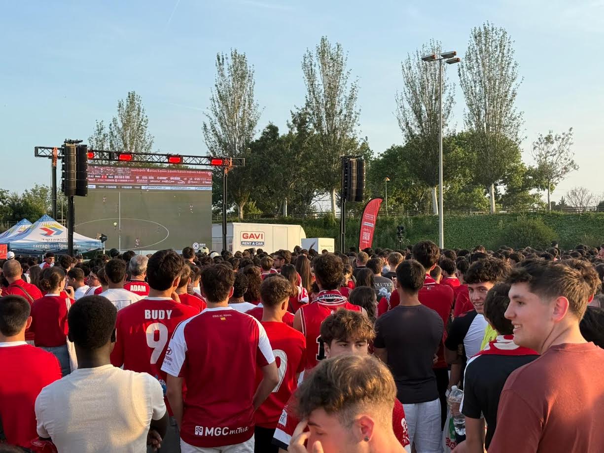 Pantalla instal·lada al Parc del Francolí per Tarragona Esports durant el play off del Nàstic, l'any passat