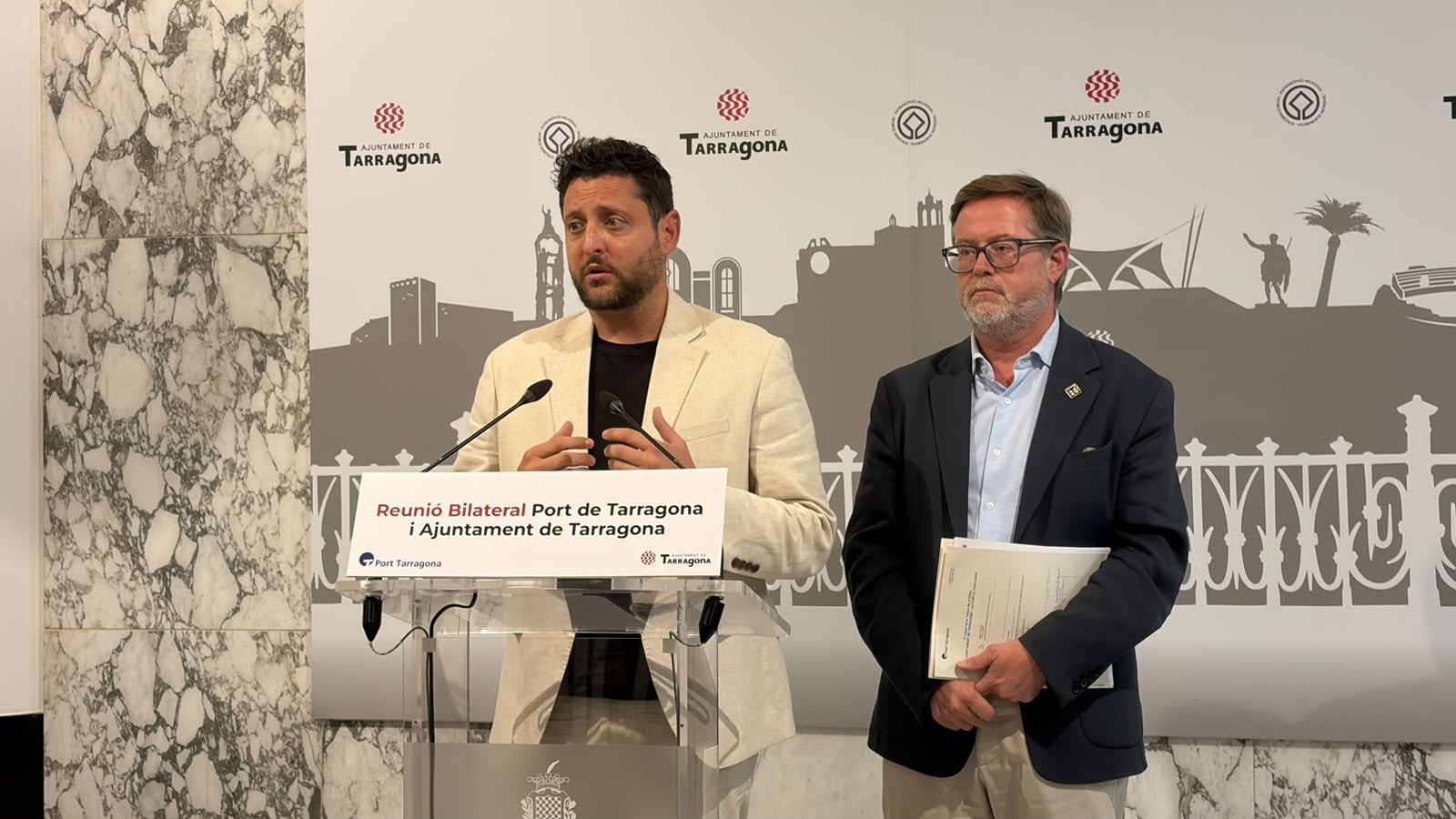 Rubén Viñuales i Santiago Castellà atenent als mitjans
