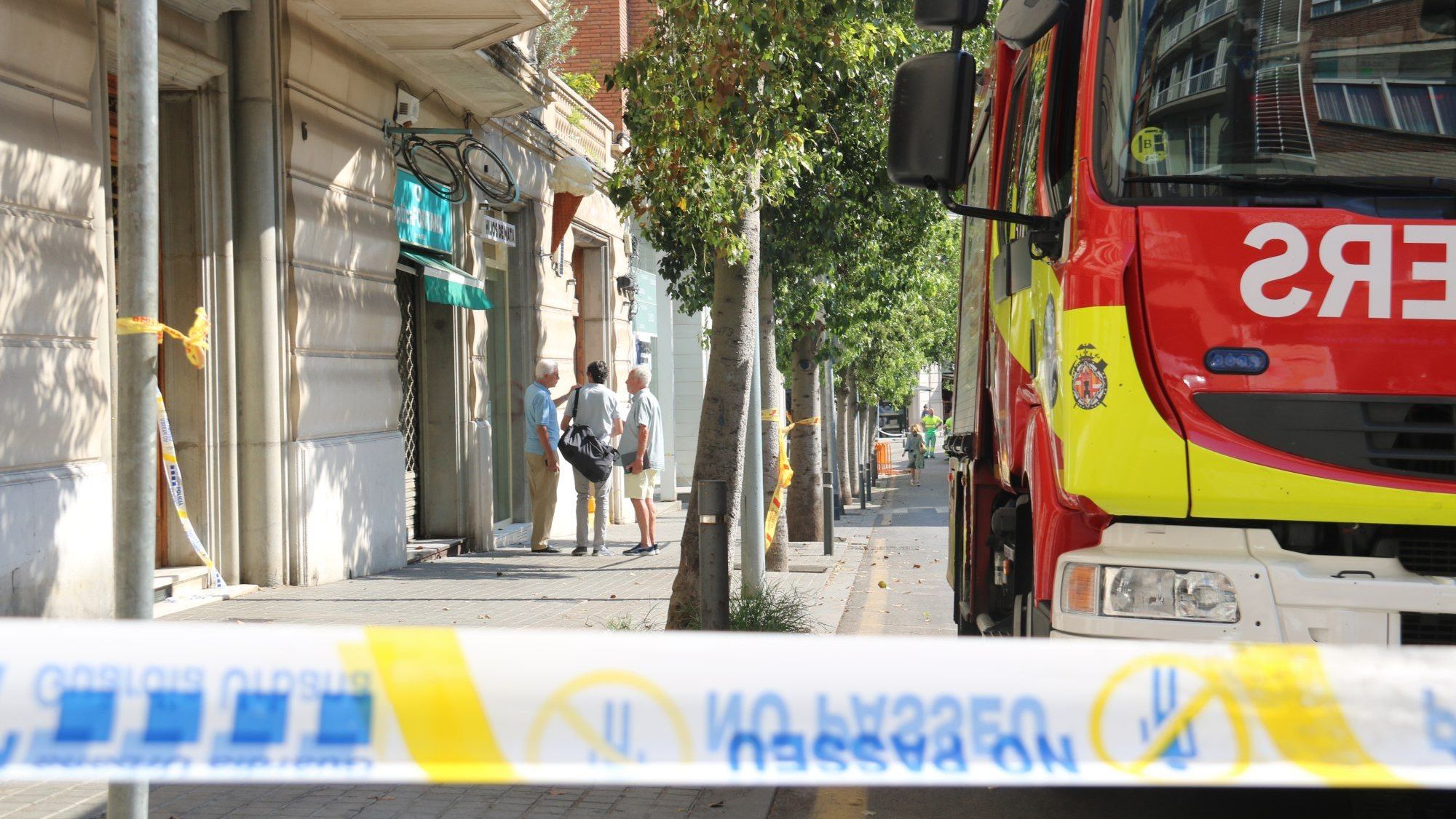 Esvoranc Putxet veins al carrer