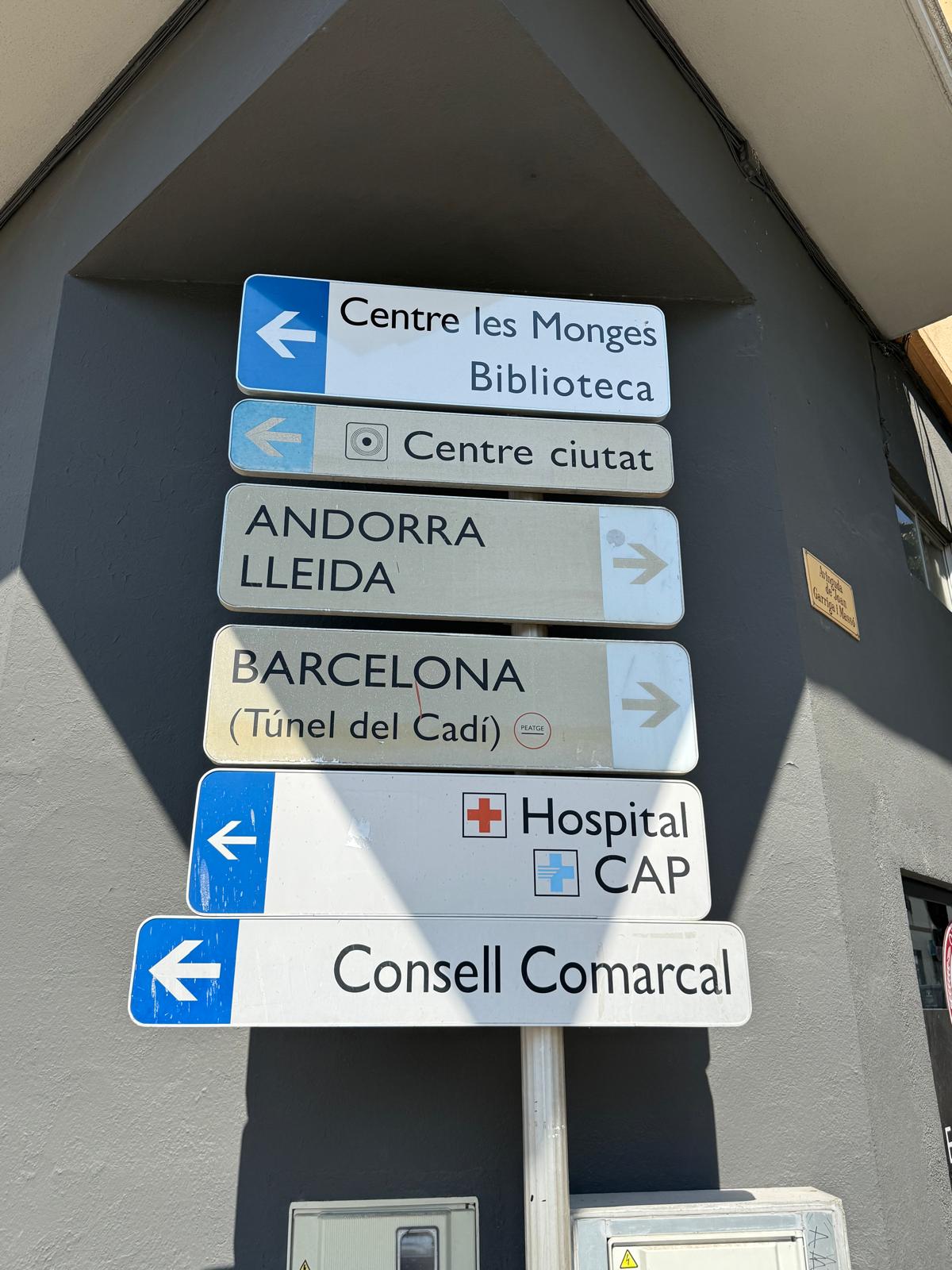 Senyalització vella a la Seu d'Urgell 2