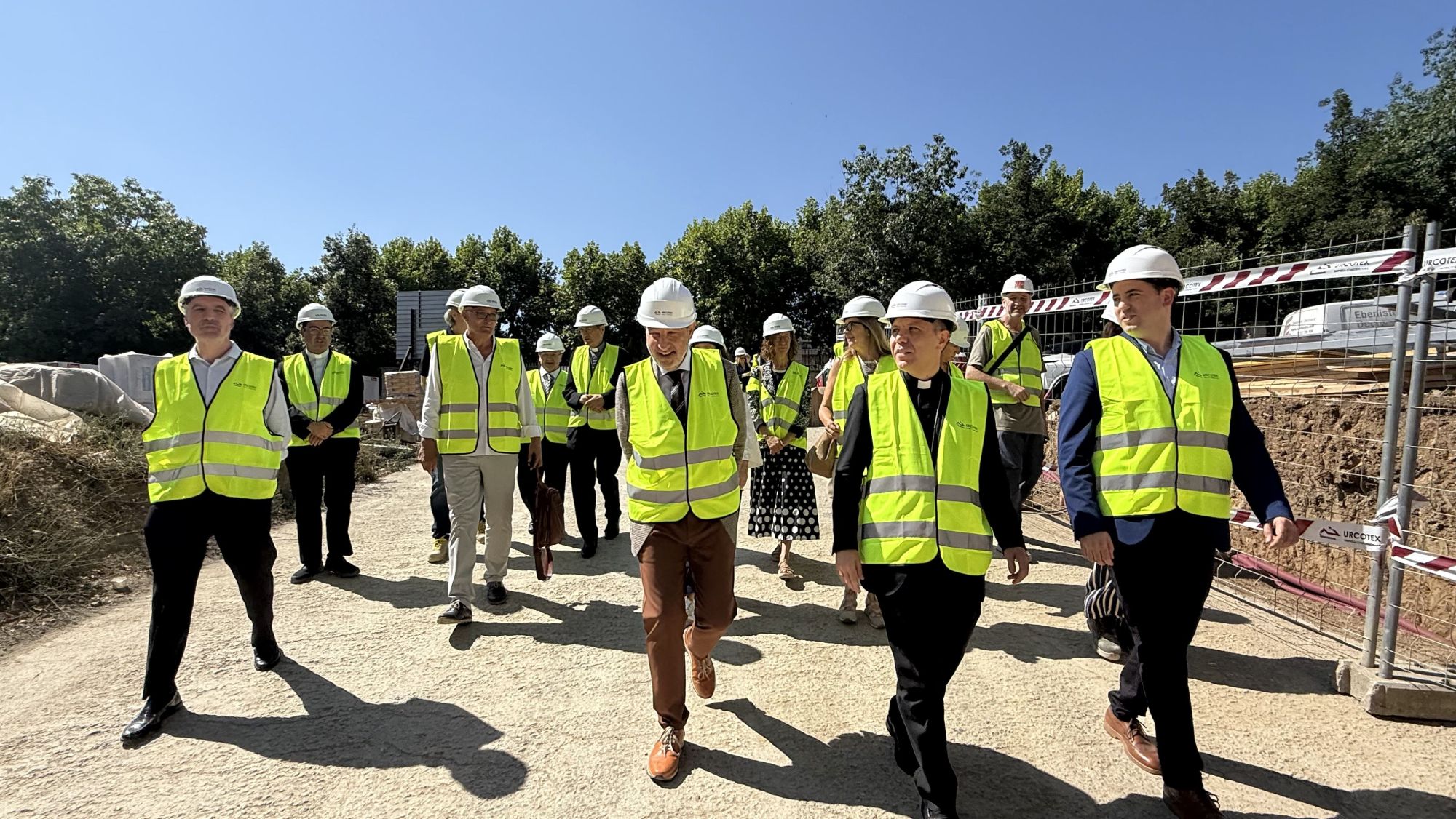Ramon Espadaler ha visitat les obres del futur centre de salut mental Sant Lluís de la Seu d'Urgell acompanyat del bisbe d’Urgell, Josep Lluís Serrano, i de l’alcalde Joan Barrera