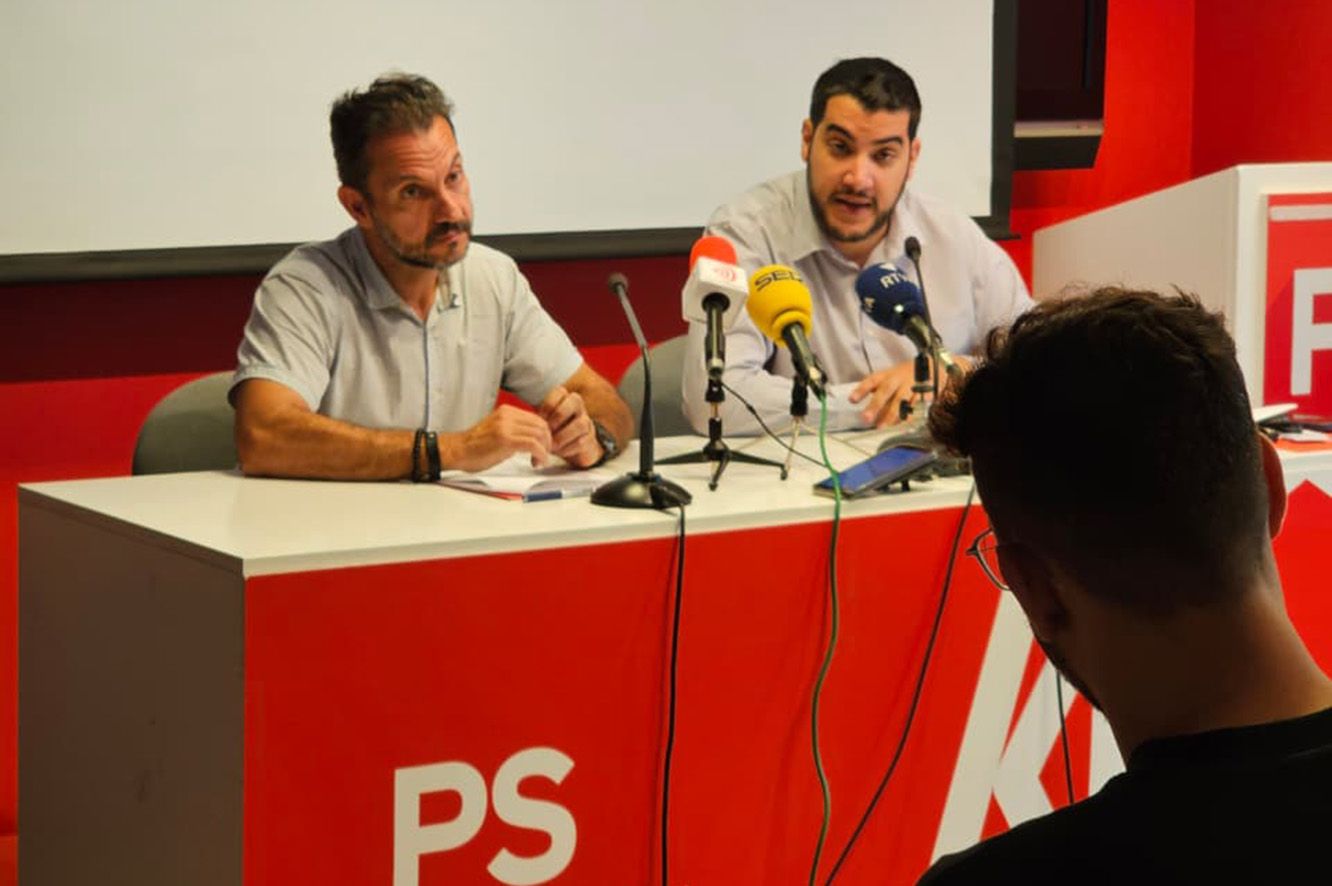 El president del PS, Pere Baró, i el candidat del PS a cap de Govern, Gerard Alís, en roda de premsa aquest dimecres | FOTO: PS
