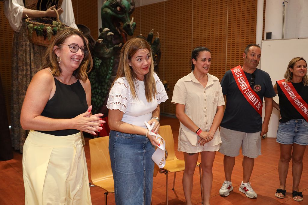 L'alcaldessa de Sant Pere de Ribes, Ana Herrera, i la regidora de Cultura de les Roquetes, Maria Olmos, durant la cloenda del Summer Carnaval 2026 2