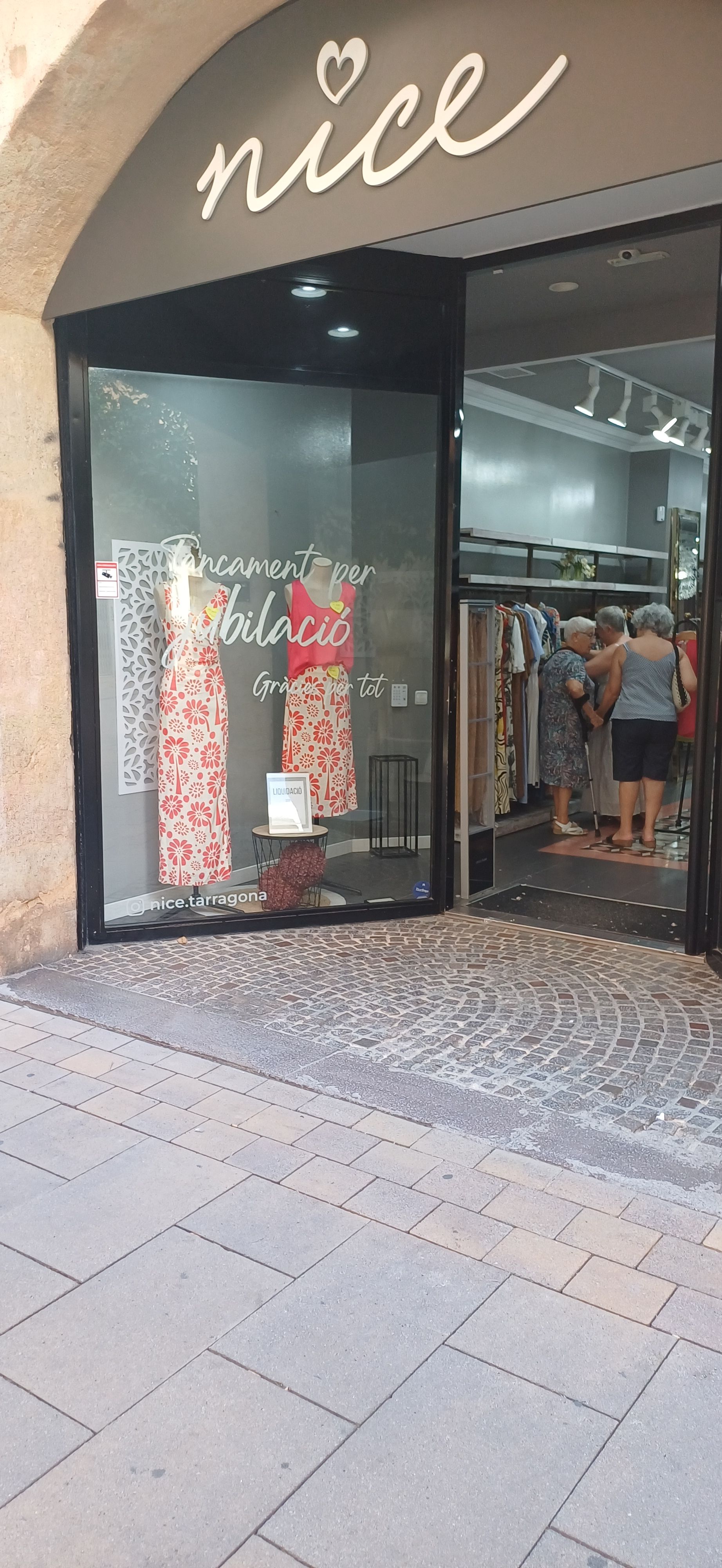 Exterior de la botiga Nice de Tarragona