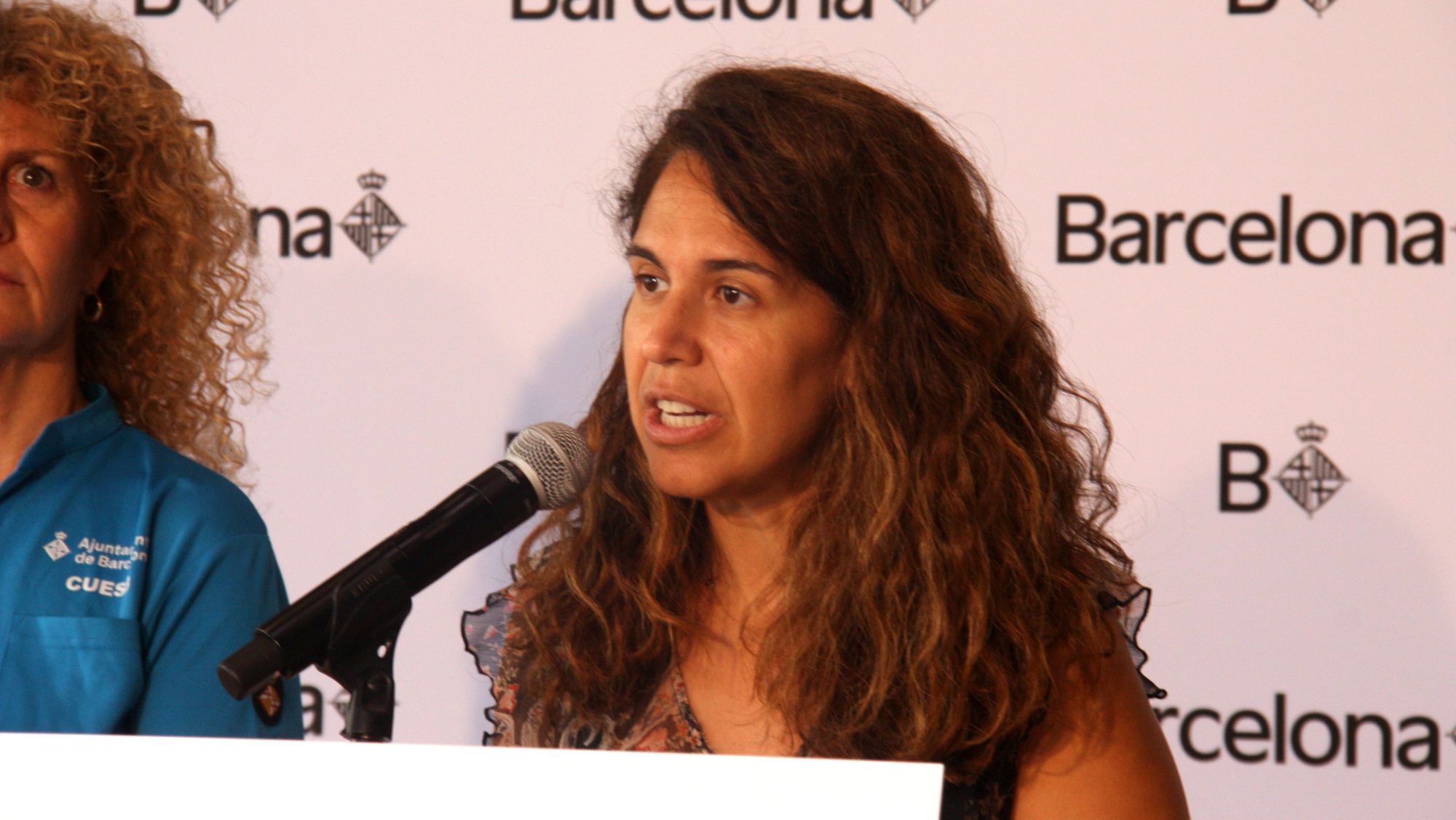La regidora, Marta Villanueva, a l'atenció als mitjans aquest divendres pels desallotjaments