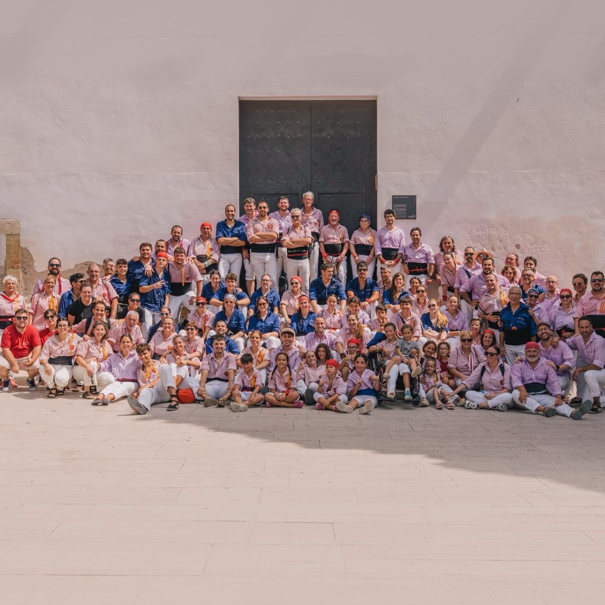 Els Xiquets de Tarragona han recuperat les tres camises de la seva història pel seu Centenari