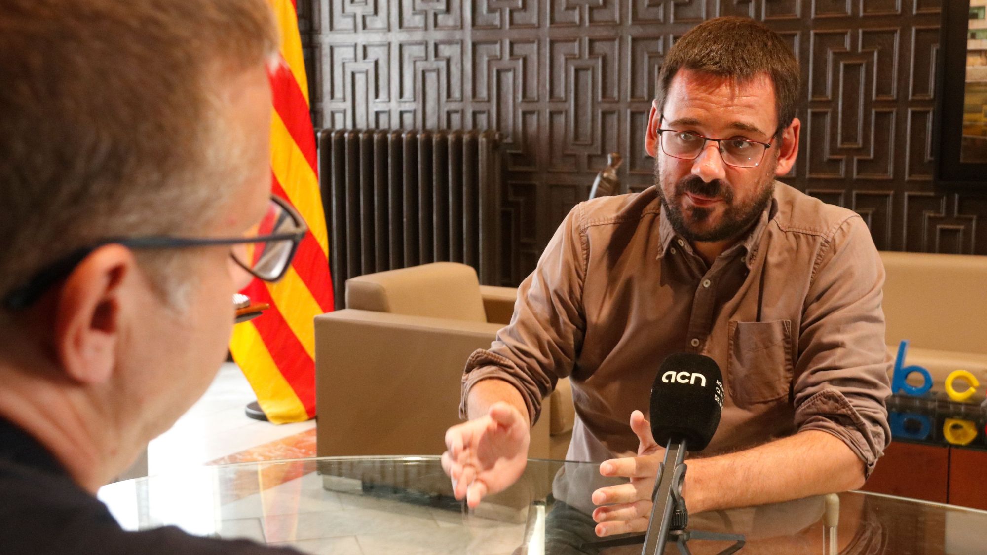 L'alcalde de Girona, Lluc Salellas, durant una entrevista amb l'ACN el despatx d'alcaldia