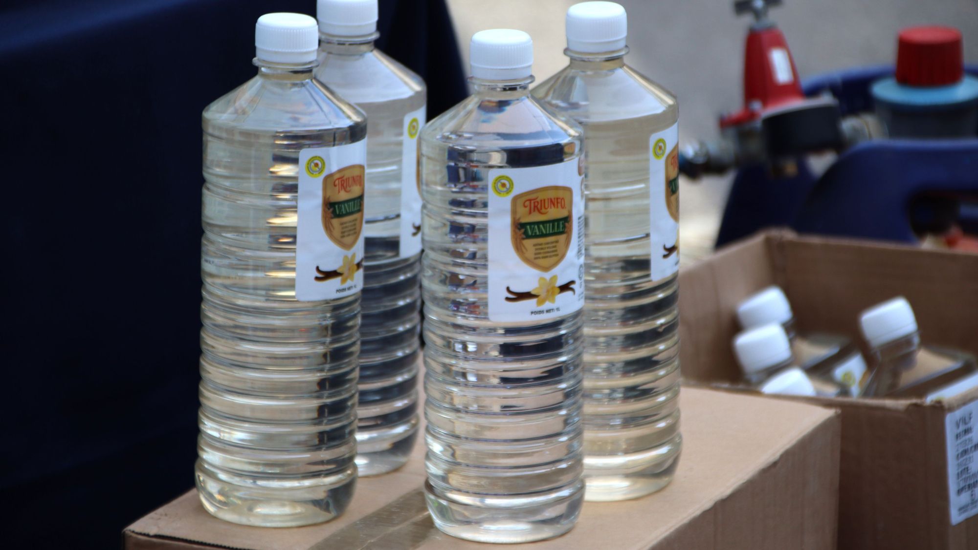 Ampolles amb metamfetamina diluïda en líquid de vainilla