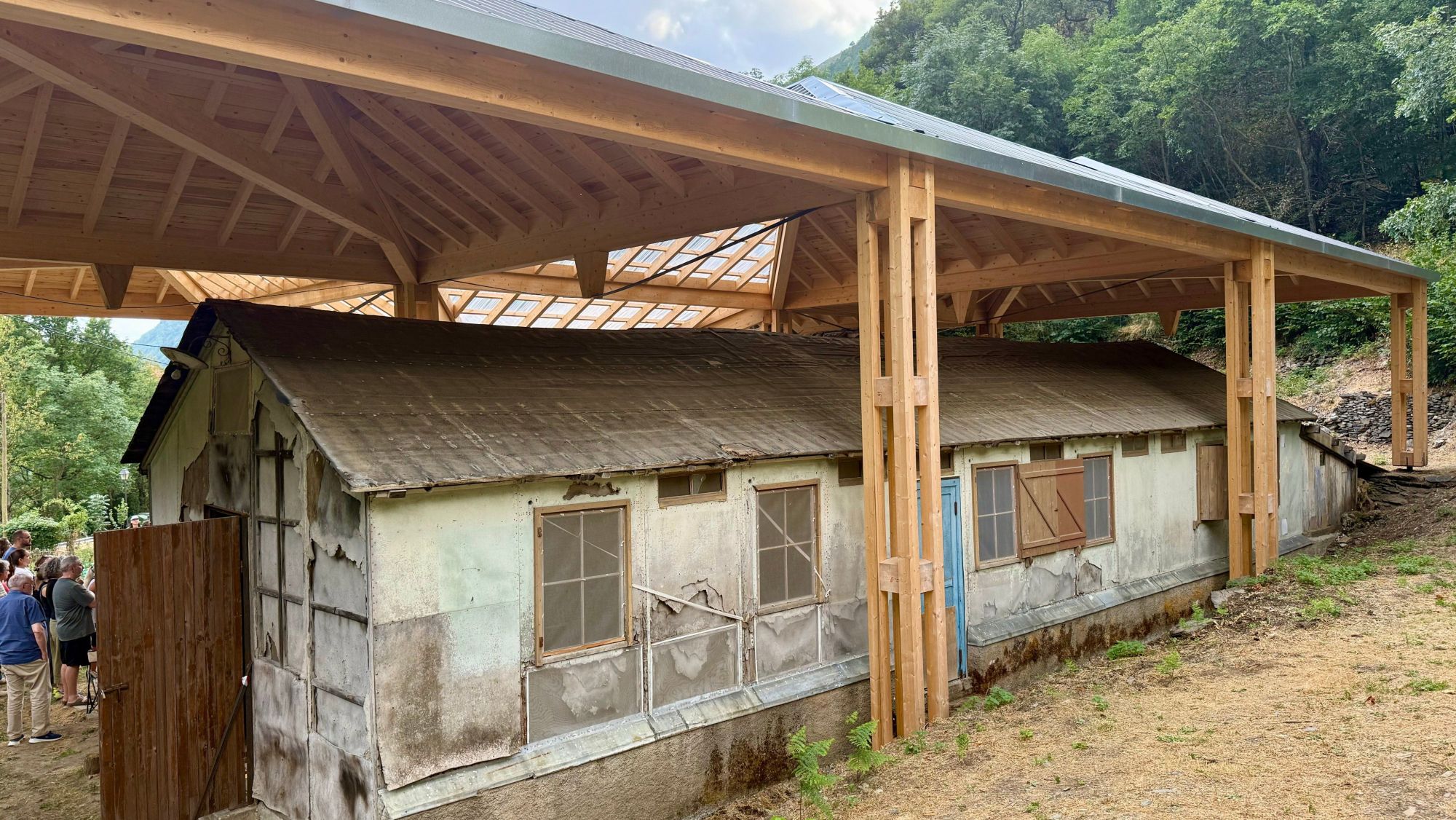 La nova coberta protegeix l'Hospital de cartró de la Vall Fosca