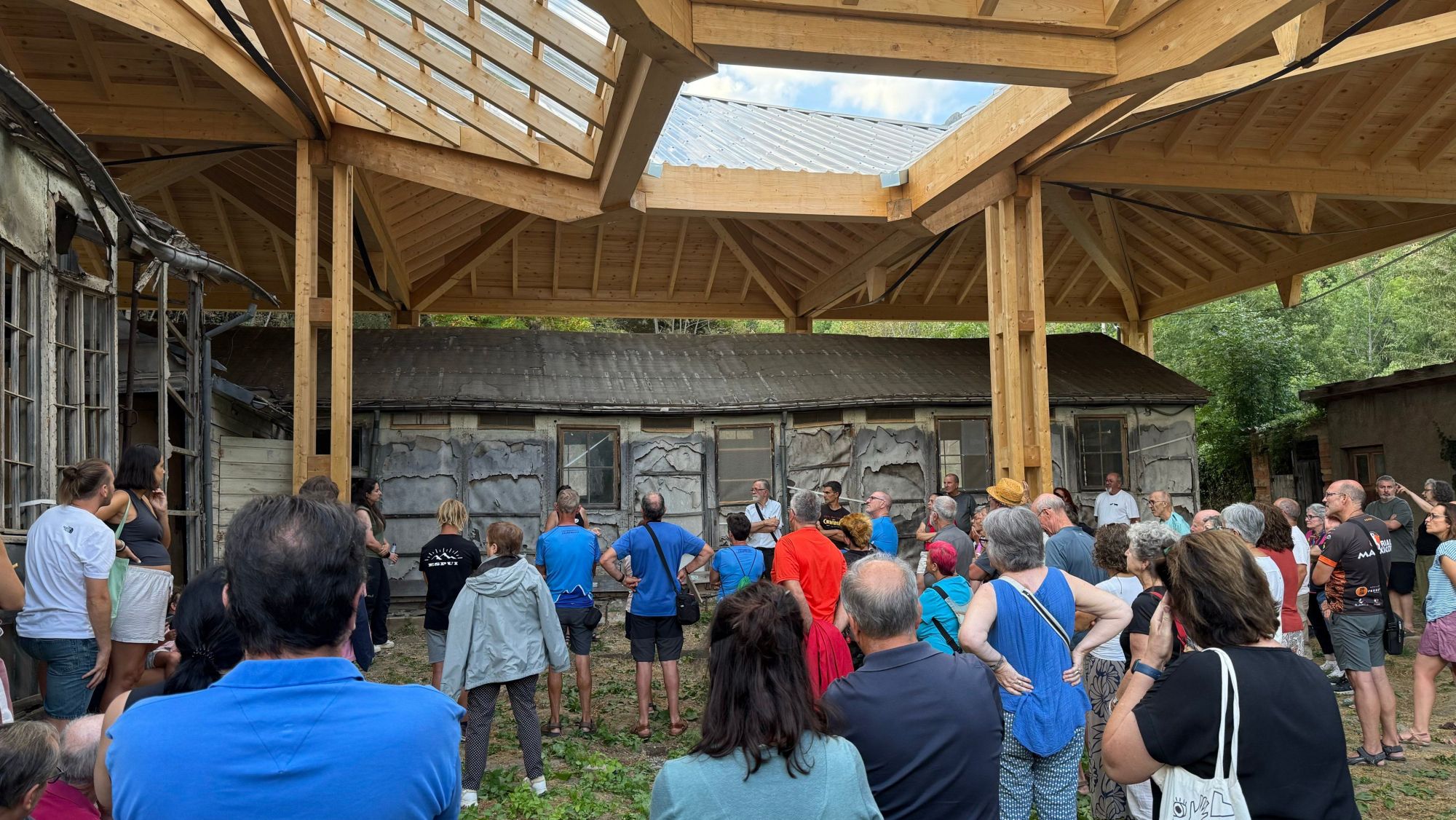 Jornada de portes obertes per conèixer la coberta de l'Hospital de cartró de la Vall Fosca
