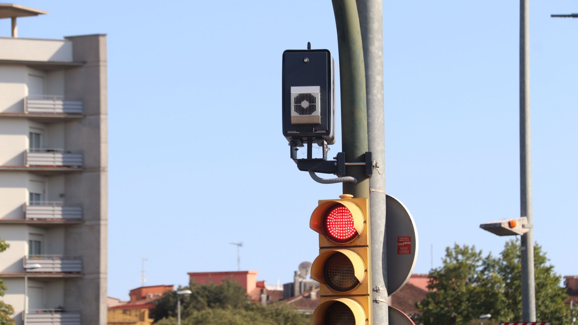 Un dels radars de velocitat que va instal·lar l'Ajuntament de Girona ara fa un any